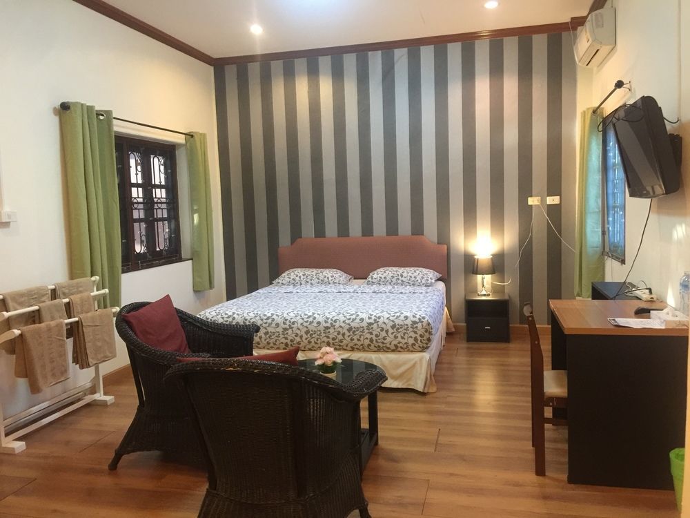 Oyo 1117 Phuket Airport Suites Thalang Ngoại thất bức ảnh